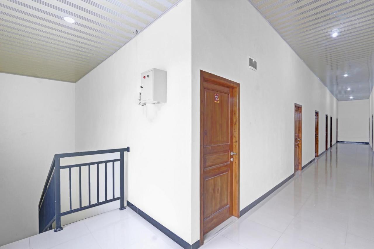 Oyo 90796 Hotel Mulya Indah Tambakmulya Exterior foto