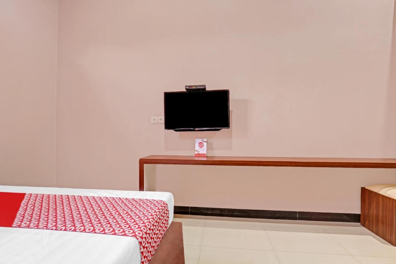 Oyo 90796 Hotel Mulya Indah Tambakmulya Exterior foto